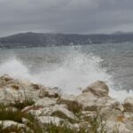 Πλημμύρισε ο δρόμος στο Λιμάνι της Πάτρας – Διακοπή της κυκλοφορίας προς Πύργο