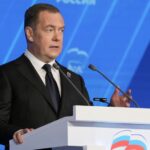 Μεντβέντεφ για Τραμπ: Μιλά για ειρήνη, αλλά τα πυρηνικά υποβρύχια δεν εμφανίστηκαν