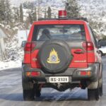 Απεγκλωβισμός ηλικιωμένου οδηγού από αυτοκίνητο που έπεσε σε ρέμα στη Θεσσαλονίκη