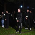 Μνημόσυνο και αγρυπνία έξω από το Αριστοτέλειο Πανεπιστήμιο Θεσσαλονίκης για τα θύματα των Τεμπών