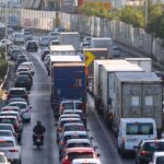 Μεγάλη ταλαιπωρία για τους οδηγούς στη Λ. Φυλής λόγω έργων στην Αττική Οδό – Εκτροπές της Τροχαίας