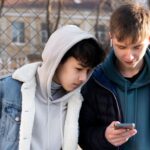 Απαγόρευση χρήσης των social media σε ανηλίκους κάτω των 16 ετών εξετάζει η Βρετανία