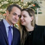 Απάντηση της κόρης του Κυριάκου Μητσοτάκη σε δημοσιεύματα για την επιστροφή της από το Ντουμπάι