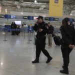 Αναστάτωση στο «Ελ. Βενιζέλος»: Άνδρας κρατούσε σημαία του Ισραήλ – Βίντεο με τη στιγμή σύλληψης του