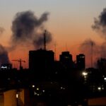 Ο Τραμπ θέτει ορίζοντα… 40 ημερών στον πόλεμο – Το Ιράν βάζει «φωτιά» στα καύσιμα μέσω του Κόλπου