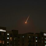 Νέα μαρτυρία Ελληνίδας στο Ντουμπάι για τις εκρήξεις: «Σείστηκε το σπίτι, πετάχτηκα από το κρεβάτι»