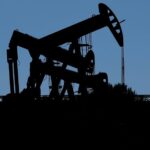 Στηρίξεις μέσω pass εξετάζει η κυβέρνηση για το σενάριο εκτίναξης του πετρελαίου στα 100 δολάρια
