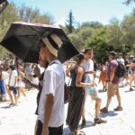 Νέο ρεκόρ στον τουρισμό το 2025: Στα 23,6 δισ. ευρώ τα έσοδα – 38 εκατομμύρια οι αφίξεις επισκεπτών