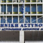 Συνελήφθη ο άνδρας που απειλούσε με εκρηκτικά έξω από τη ΓΑΔΑ – Κρατούσε χειροβομβίδα